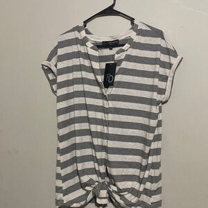 Woman’s tie front tee size large